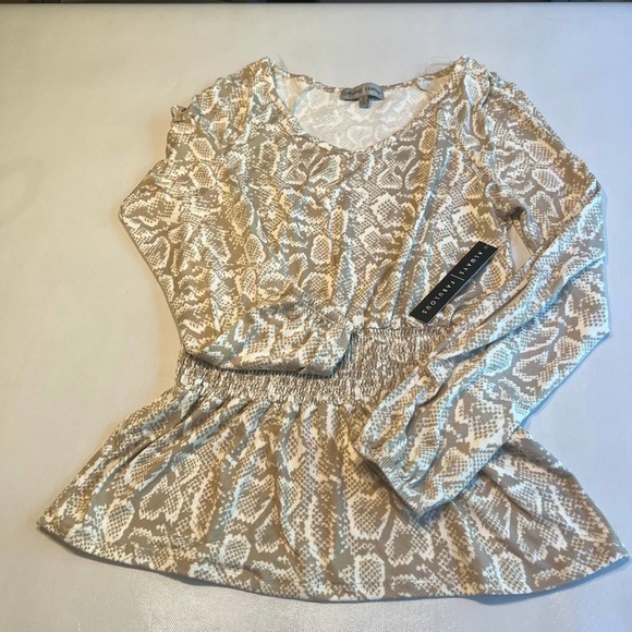 Absolutely Famous Womens Animal Print  Blouse‎ Cut Out Shoulder Size Small - Picture 1 of 11